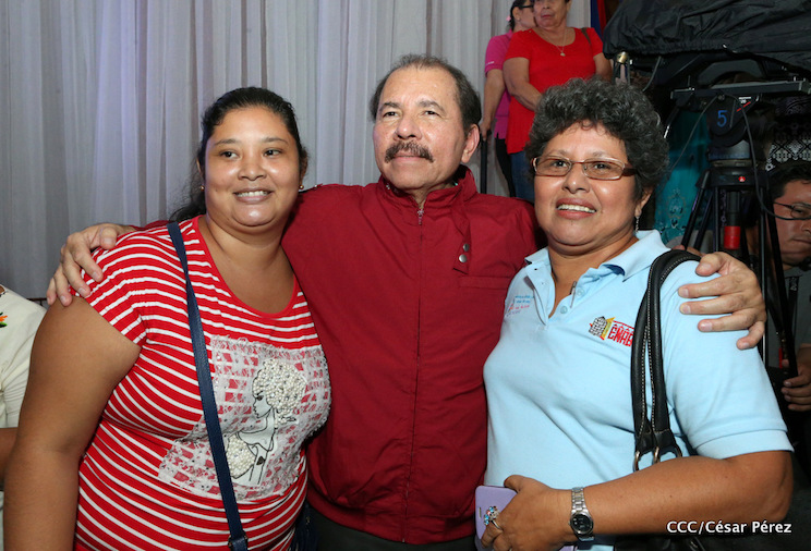 Presidente Daniel con los trabajadores